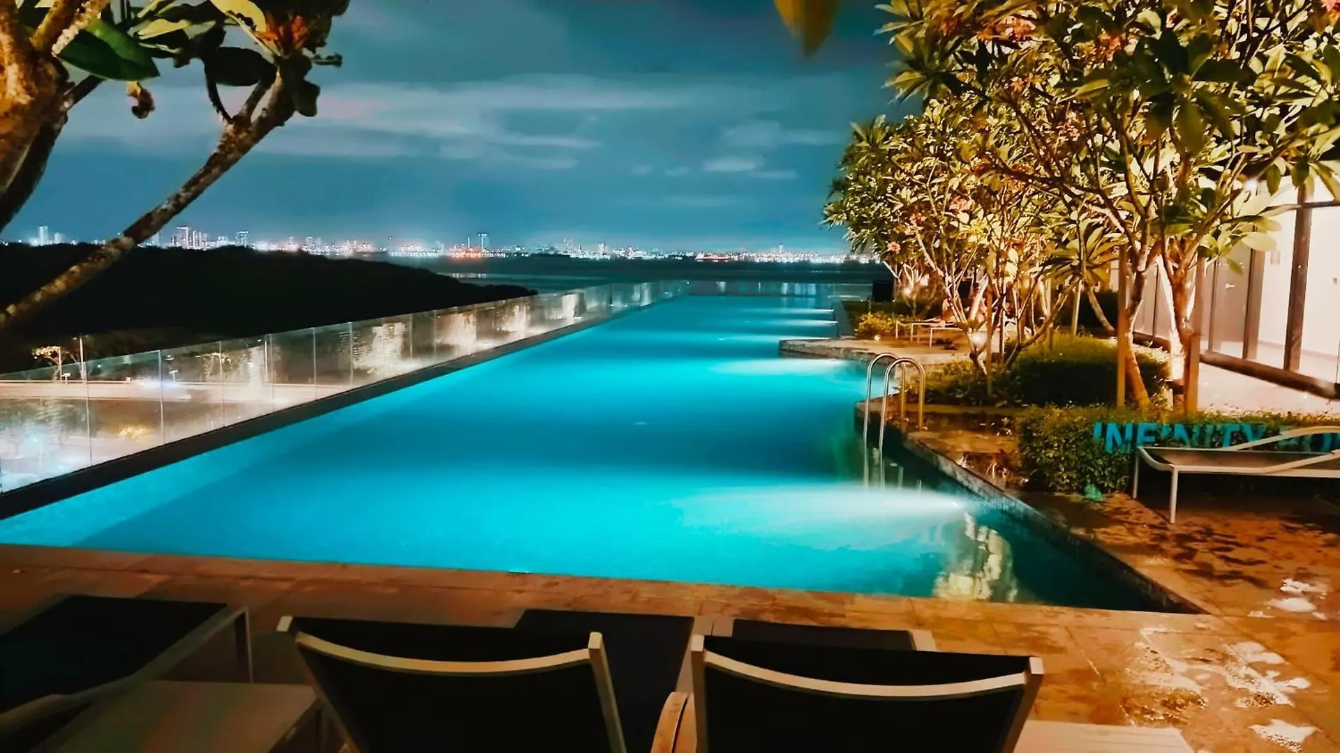 Apartament 3Br Urban Suites 8-10Pax Luxury Family Stay Netflix Jelutong Malezja